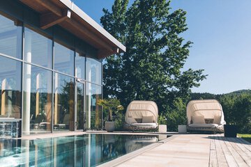 Indoor/outdoor pool