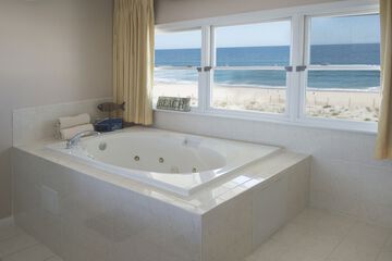 Private spa tub