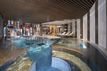 Indoor spa tub