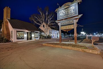 Colonial Motel & Spa
