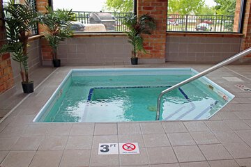Indoor spa tub