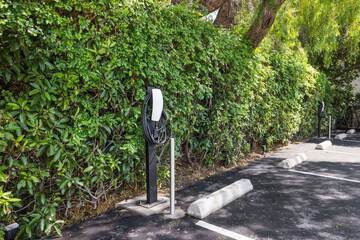 Electric vehicle charging station