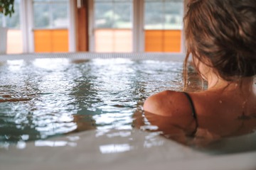 Indoor spa tub