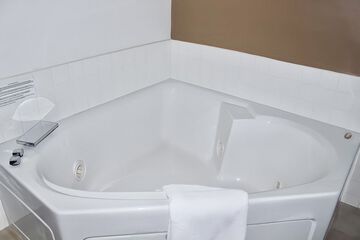 Jetted tub
