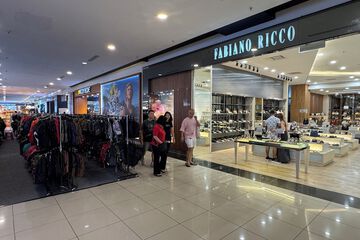 Shopping mall