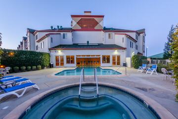 Indoor/outdoor pool