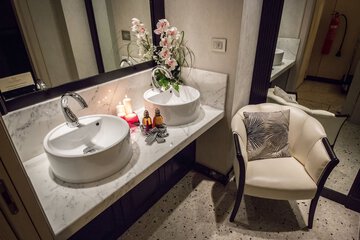 Bathroom sink