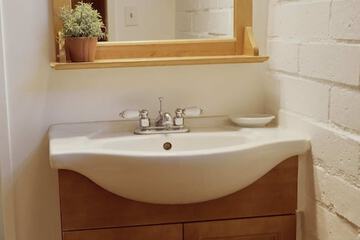 Bathroom sink