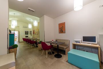 Lobby lounge
