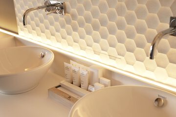 Bathroom sink