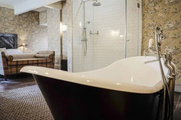 Deep soaking bathtub