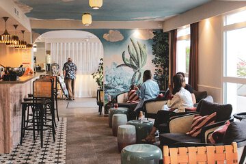 Lobby lounge
