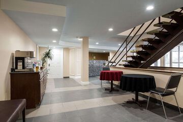 Breakfast/Coffee Service 28 of 32