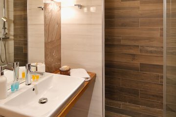 Bathroom sink