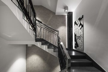 Handrails in stairways