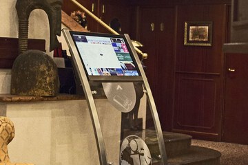 Check-in/check-out kiosk
