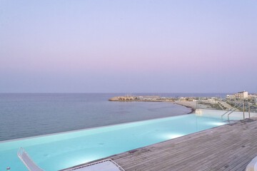 Infinity pool
