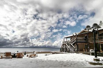 Mourelatos Lakeshore Resort