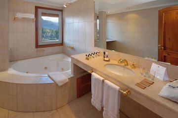 Jetted tub