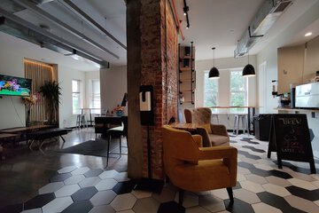 Lobby lounge