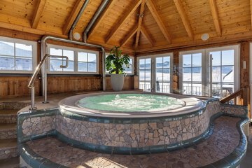 Indoor spa tub