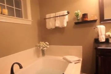 Deep soaking bathtub