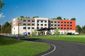 Holiday Inn Express Queensbury Lake George Area