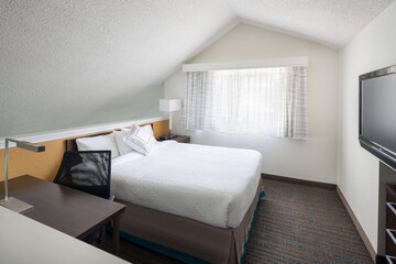Room 12 of 28