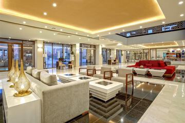 Lobby lounge