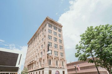 The Esquire Hotel Downtown Gastonia Ascend Hotel Collection