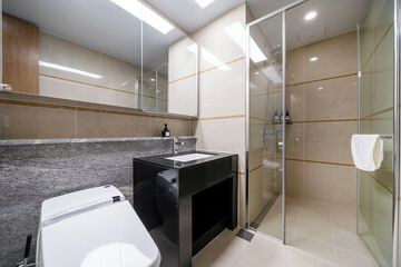 Bathroom shower