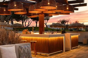 Poolside bar