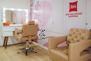 Nail salon