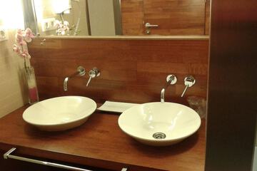 Bathroom sink