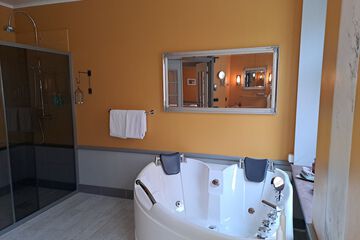 Jetted tub