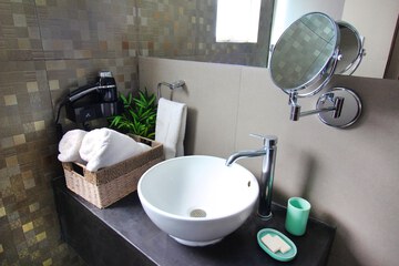 Bathroom sink