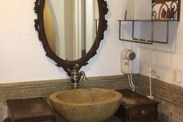 Bathroom sink