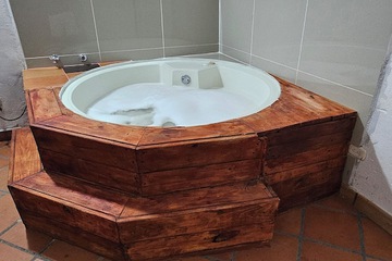 Private spa tub