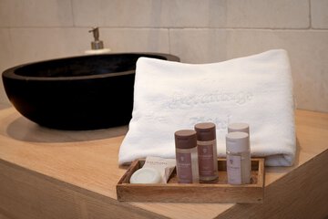 Bathroom amenities