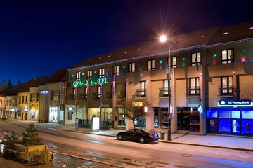 Front of property - evening/night