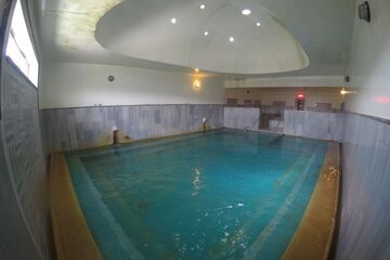 Indoor spa tub