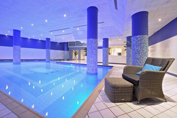 Indoor/outdoor pool