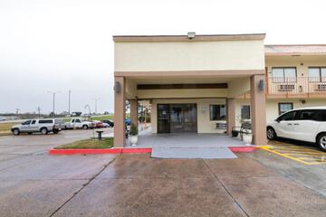 OYO Hotel Lake Charles Hwy 10