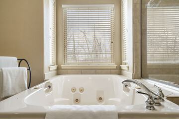Jetted tub