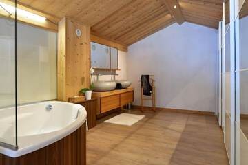 Private spa tub