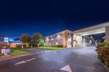 Front of property - evening/night