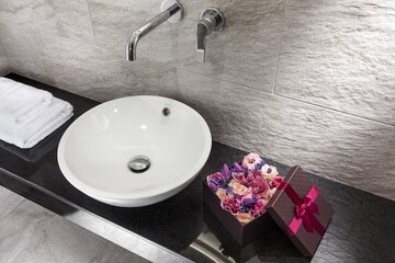 Bathroom sink