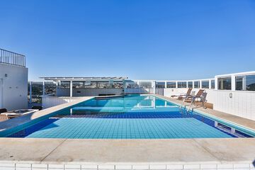 Rooftop pool
