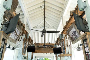 Poolside bar
