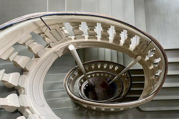 Handrails in stairways